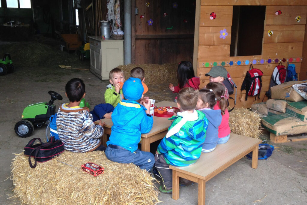 bauernhofspielgruppe-buechi-znueni-pause-01-0625